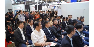 创世纪集团CCMT2024新品颁布会盛大开幕，高端五轴机床引领行业创新潮水